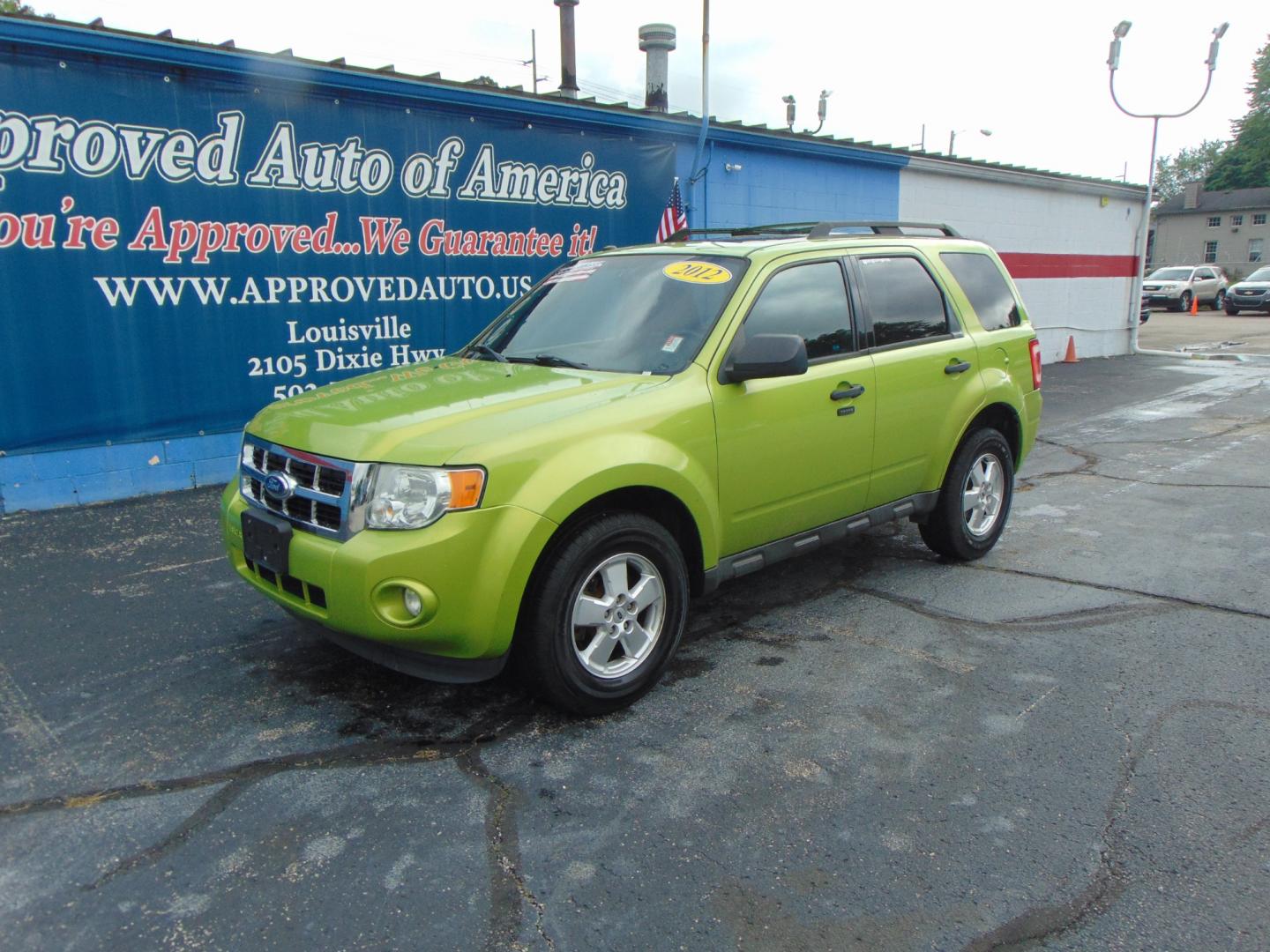 2012 Green Ford Escape (1FMCU0D77CK) with an 4-Cyl 2.5 Liter engine, Automatic, 6-Spd transmission, located at 2105 Dixie Hwy, Louisville, KY, 40210, (502) 772-3333, 38.220932, -85.795441 - Photo#1